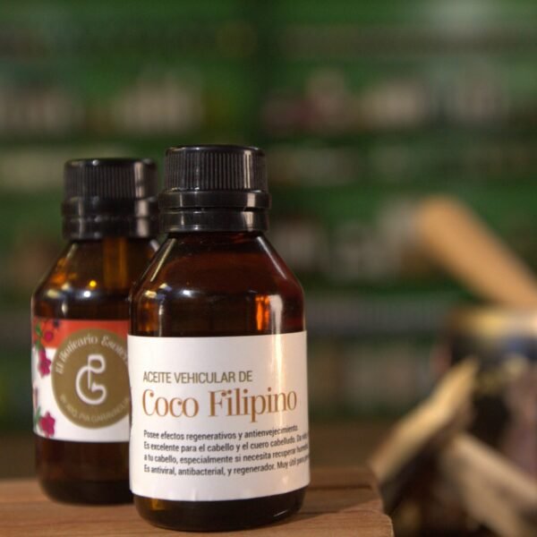 Posee efectos regenerativos antienvejecimiento. Es excelente para cabellos y el cuero cabelludo. Da vida a tú cabello, especialmente si necesita recuperar la humedad . Es antiviral, antibacterial, y regenerador.