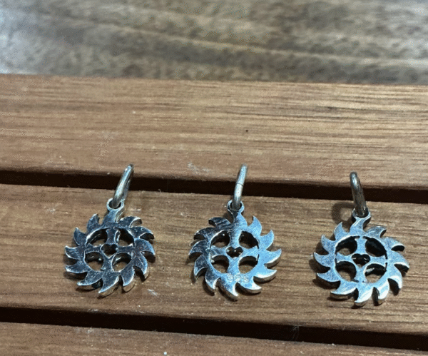 Cruz orlada chica 1,4 cm diámetro, plata 9253