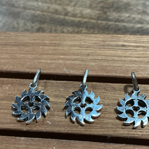 Cruz orlada chica 1,4 cm diámetro, plata 9253