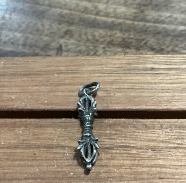 Dorge plata 925. 2 cm alto.