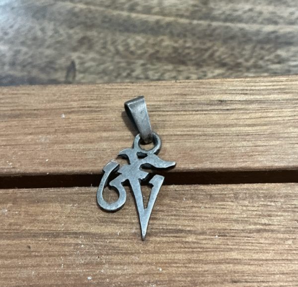 OM Tibetano plata 925. 2 cm alto.