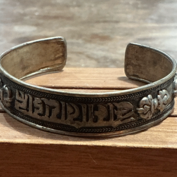 Pulsera OM MANÍ PADME HUM. Orígen India