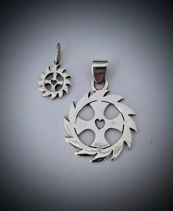 Cruz orlada chica 1,4 cm diámetro, plata 9253